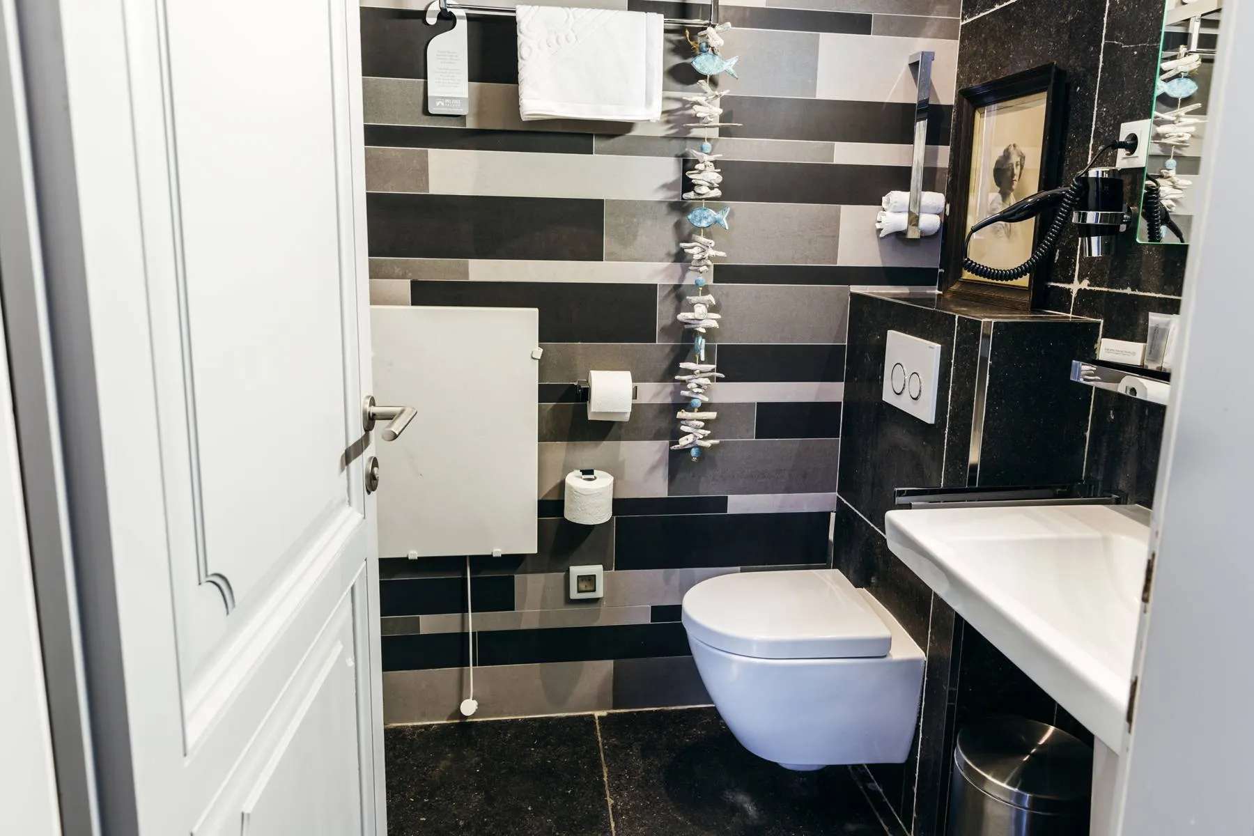 Verdoes room hotel Prijeko Palace Dubrovnik bathroom with sink toilet and shower